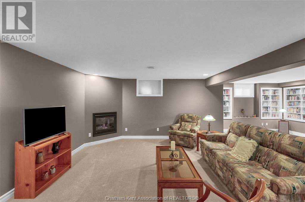Photo 36 of 75 Henry O Way, Chatham ON