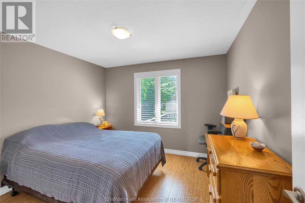 Photo 31 of 75 Henry O Way, Chatham ON