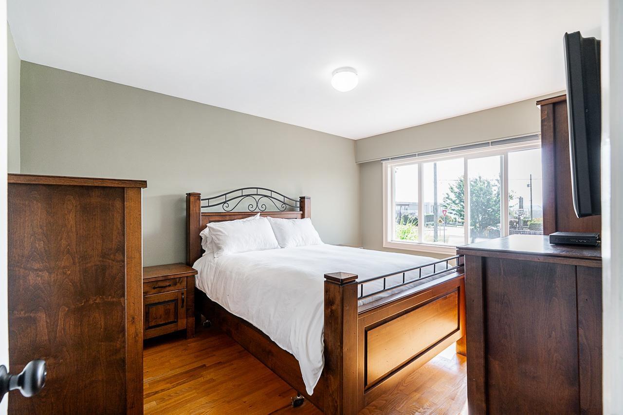 1033 CYPRESS STREET, White Rock