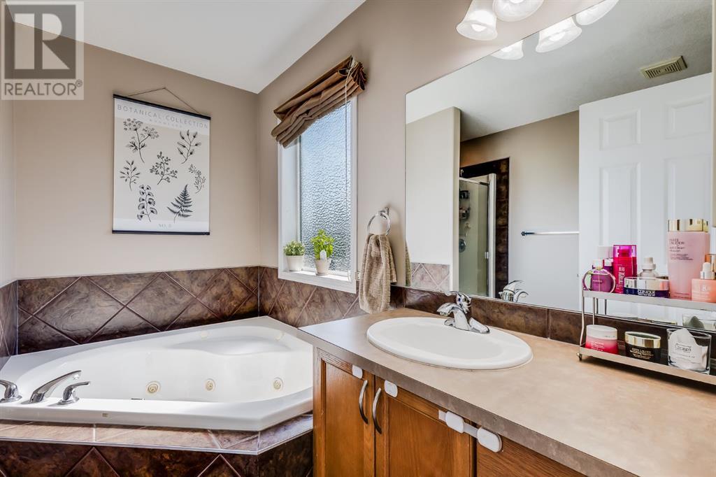 Single Family House 4 Level for Sale in  COPPERFIELD Rise SE Copperfield Calgary 