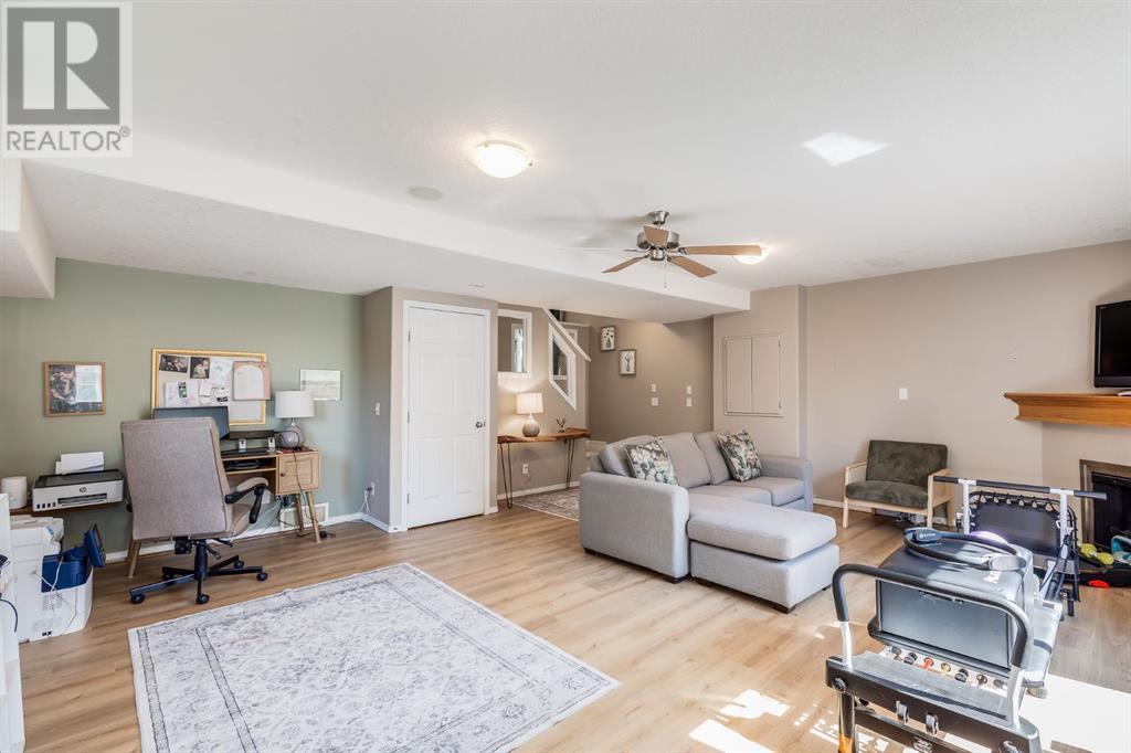 Single Family House 4 Level for Sale in  COPPERFIELD Rise SE Copperfield Calgary 