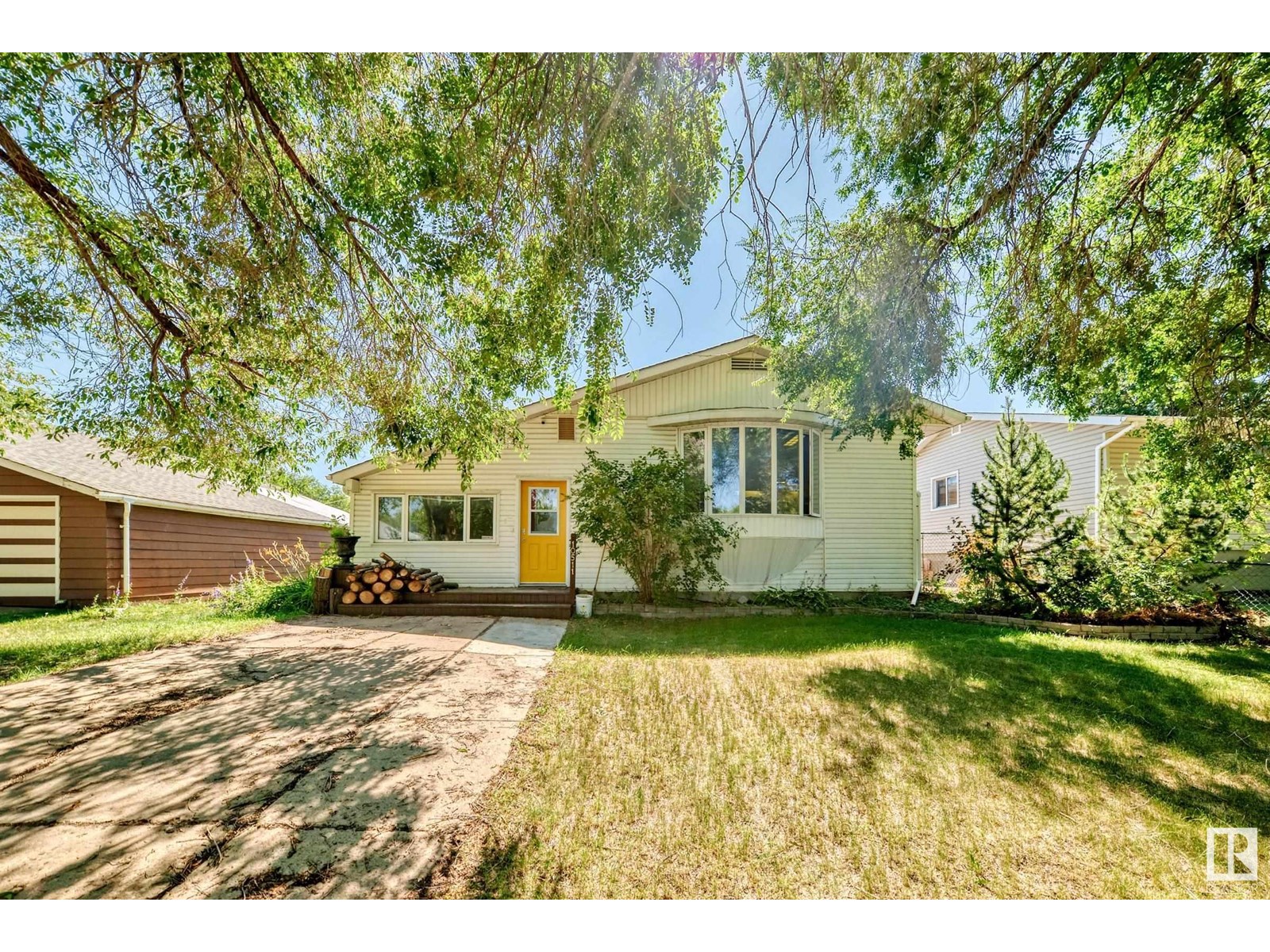 Photo 7 of 10511 128 A Av Nw, Edmonton AB