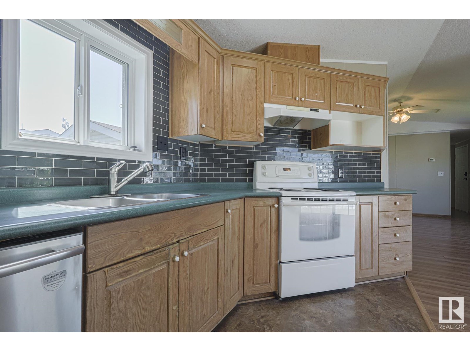 Photo 12 of 2903 Lakewood Drive Nw, Edmonton AB
