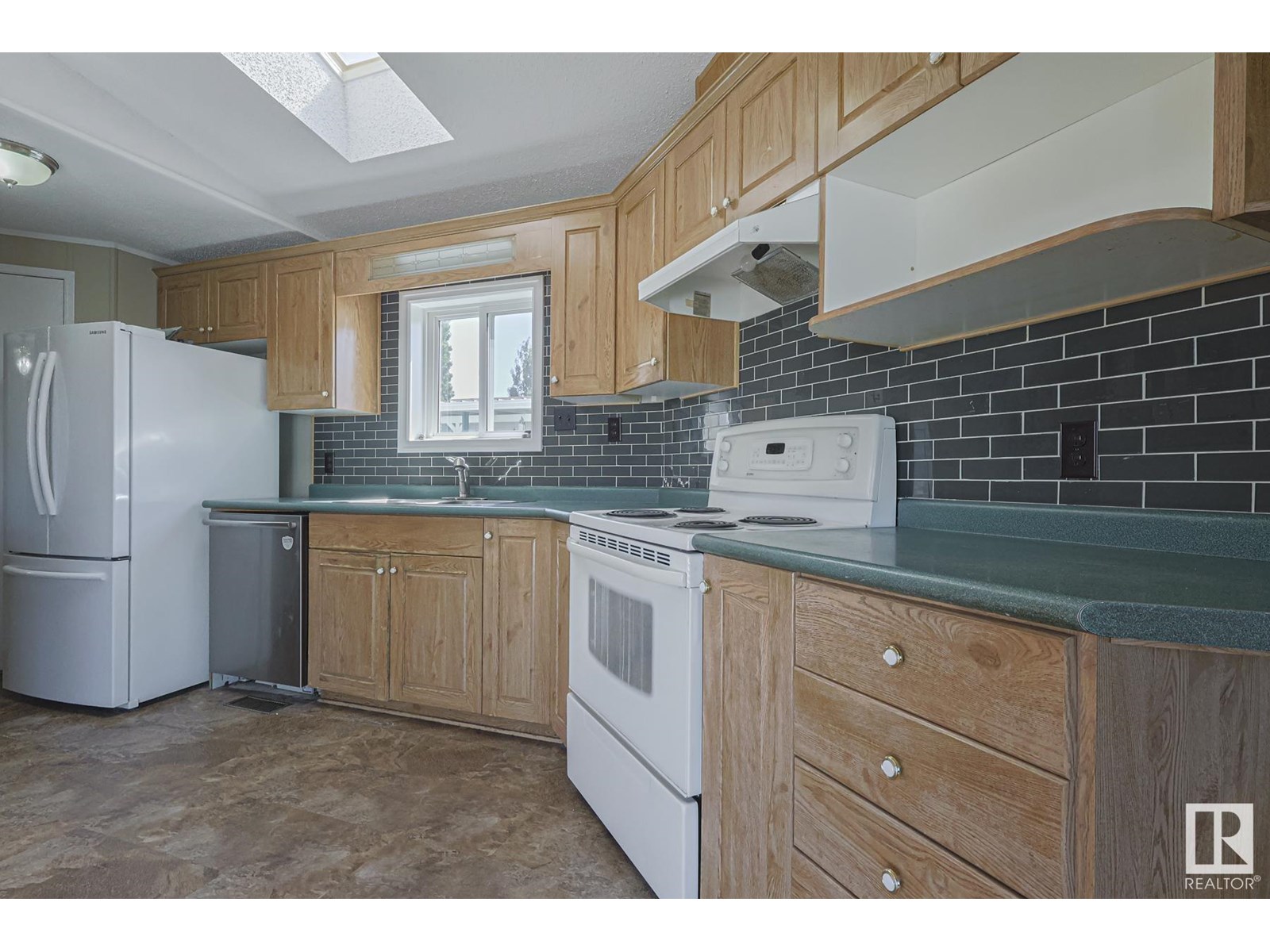 Photo 13 of 2903 Lakewood Drive Nw, Edmonton AB