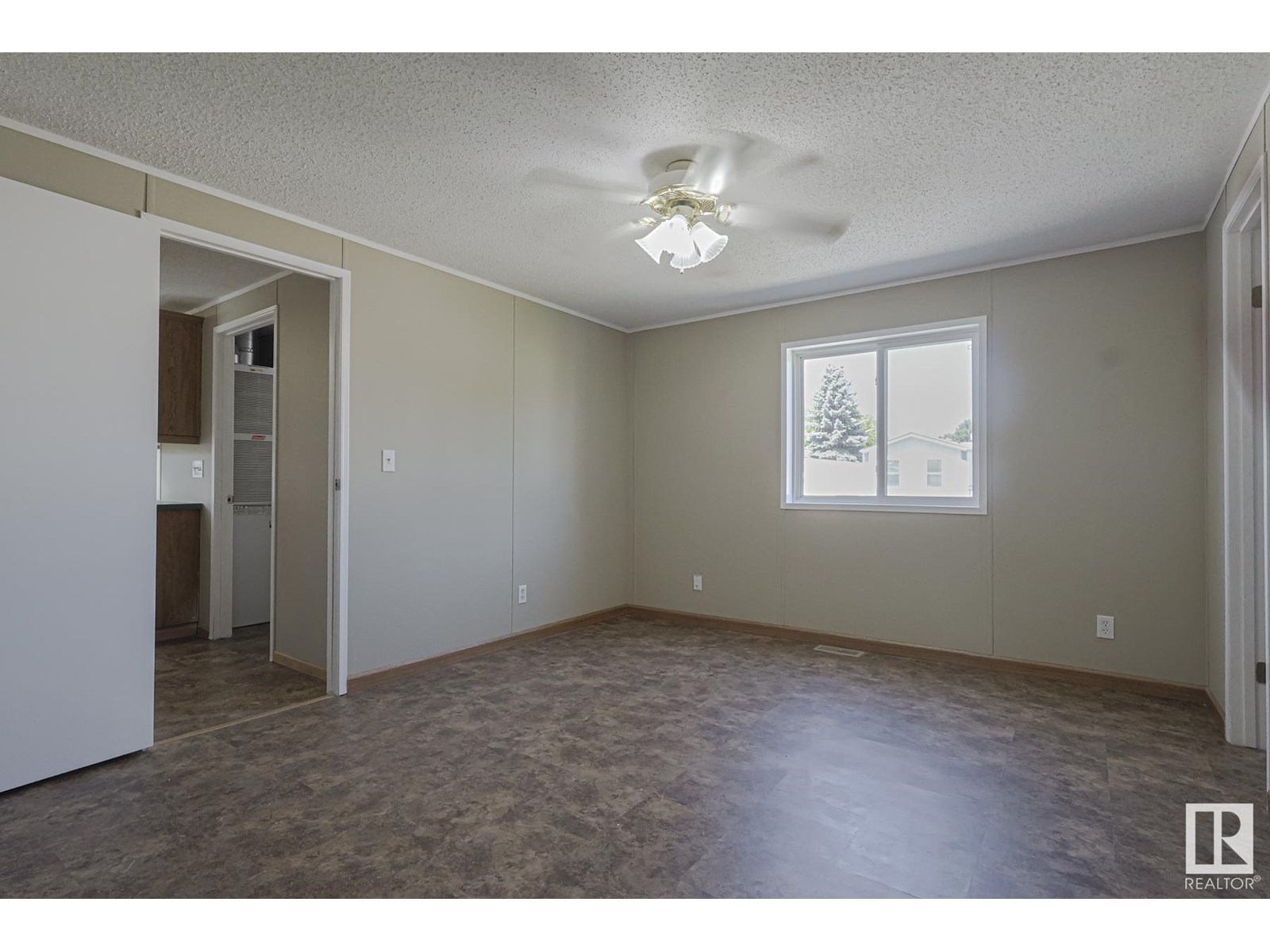 Photo 18 of 2903 Lakewood Drive Nw, Edmonton AB