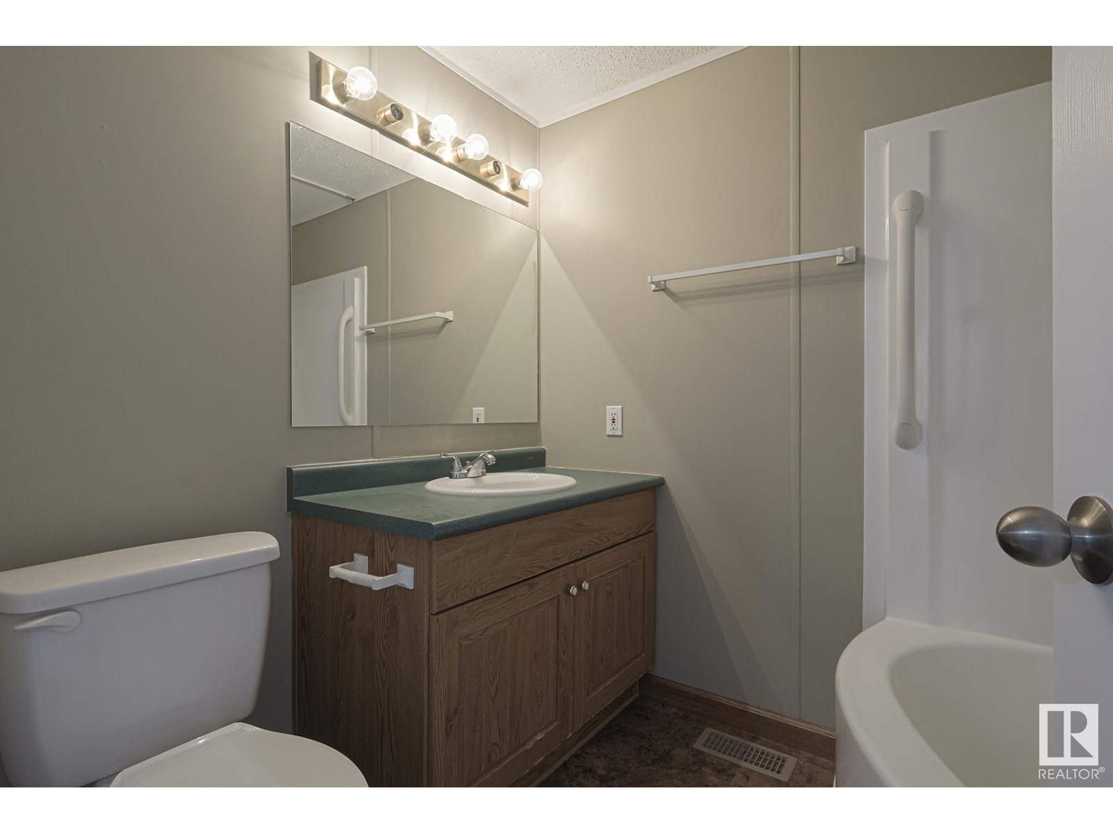 Photo 21 of 2903 Lakewood Drive Nw, Edmonton AB