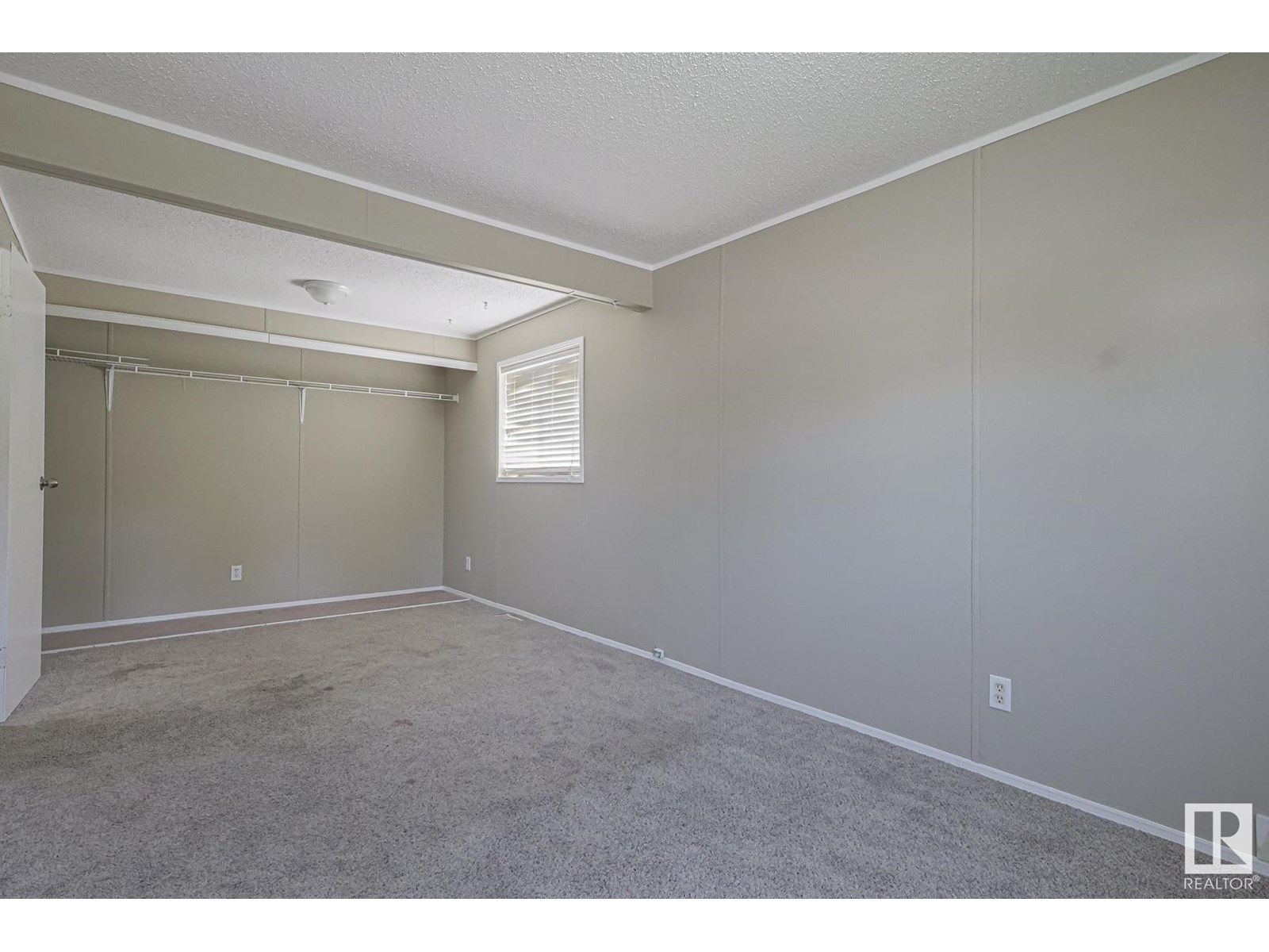 Photo 5 of 2903 Lakewood Drive Nw, Edmonton AB