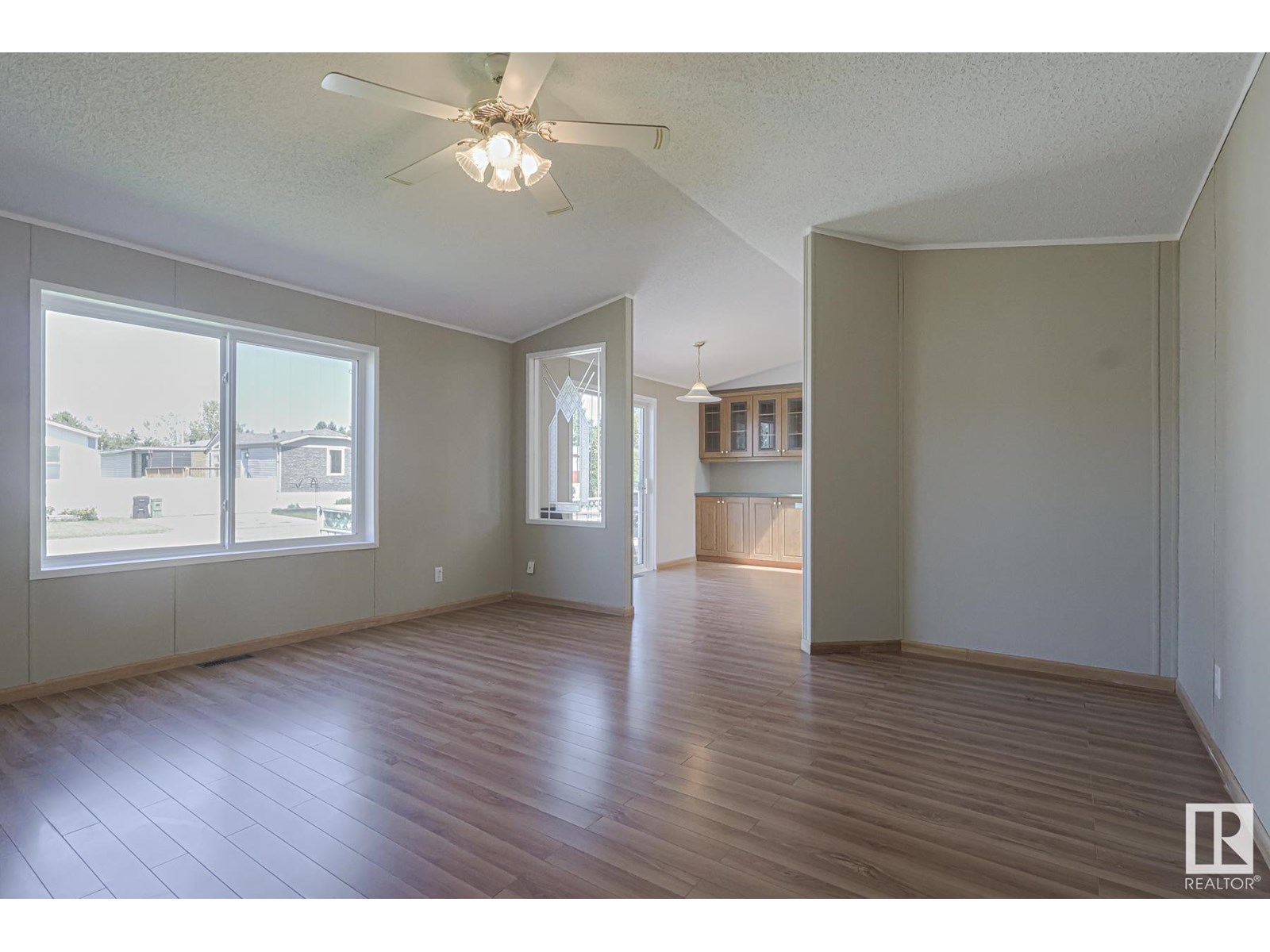 Photo 7 of 2903 Lakewood Drive Nw, Edmonton AB