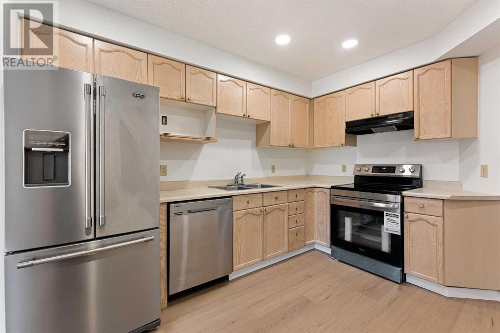 Single Family House for Sale in  Coachway Gardens SW Coach Hill Calgary 