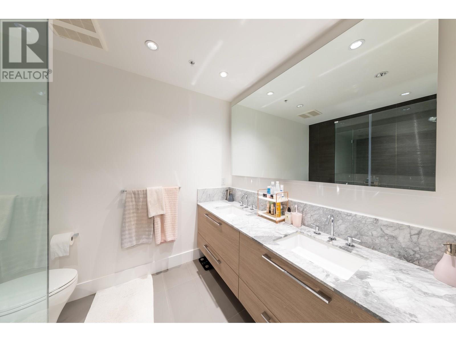 Photo 13 of 1210 7388 Kingsway, Burnaby BC