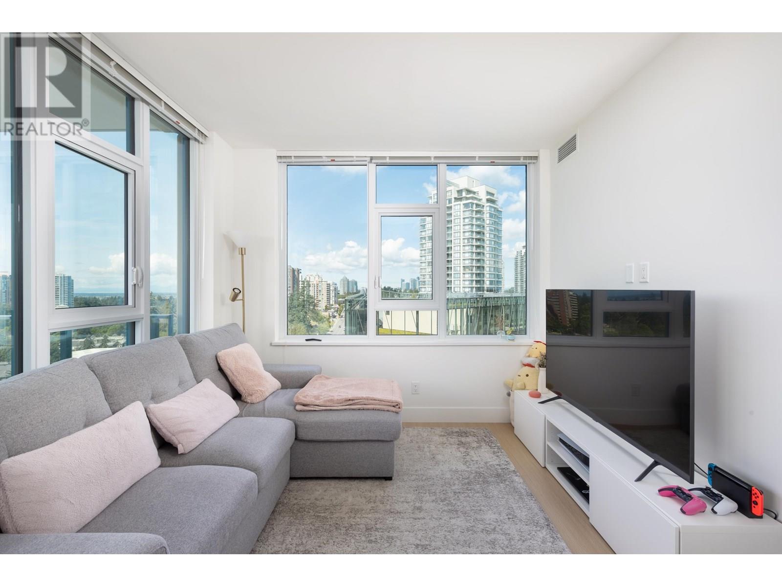 Photo 4 of 1210 7388 Kingsway, Burnaby BC