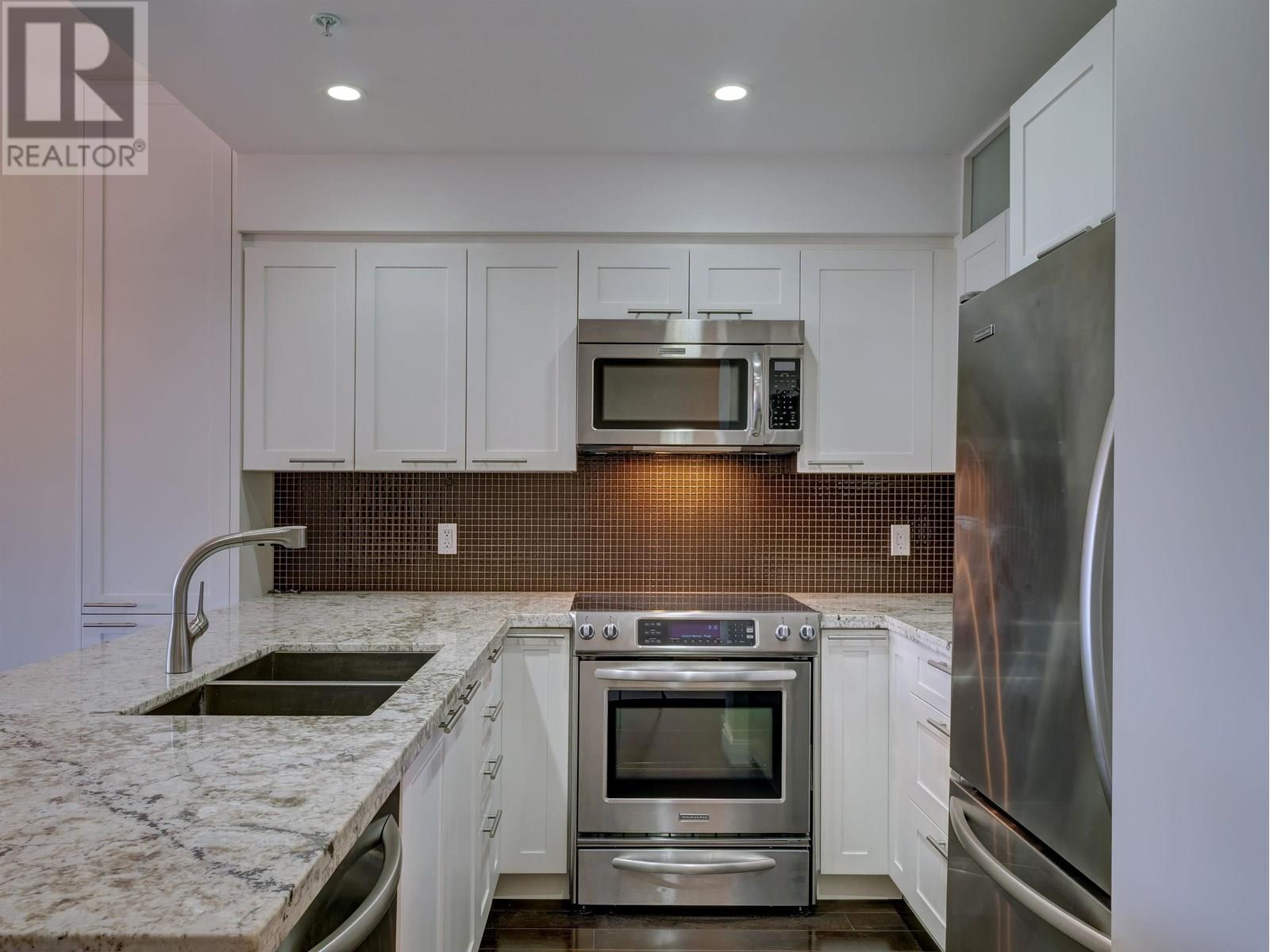 306 5665 TEREDO STREET, Sechelt