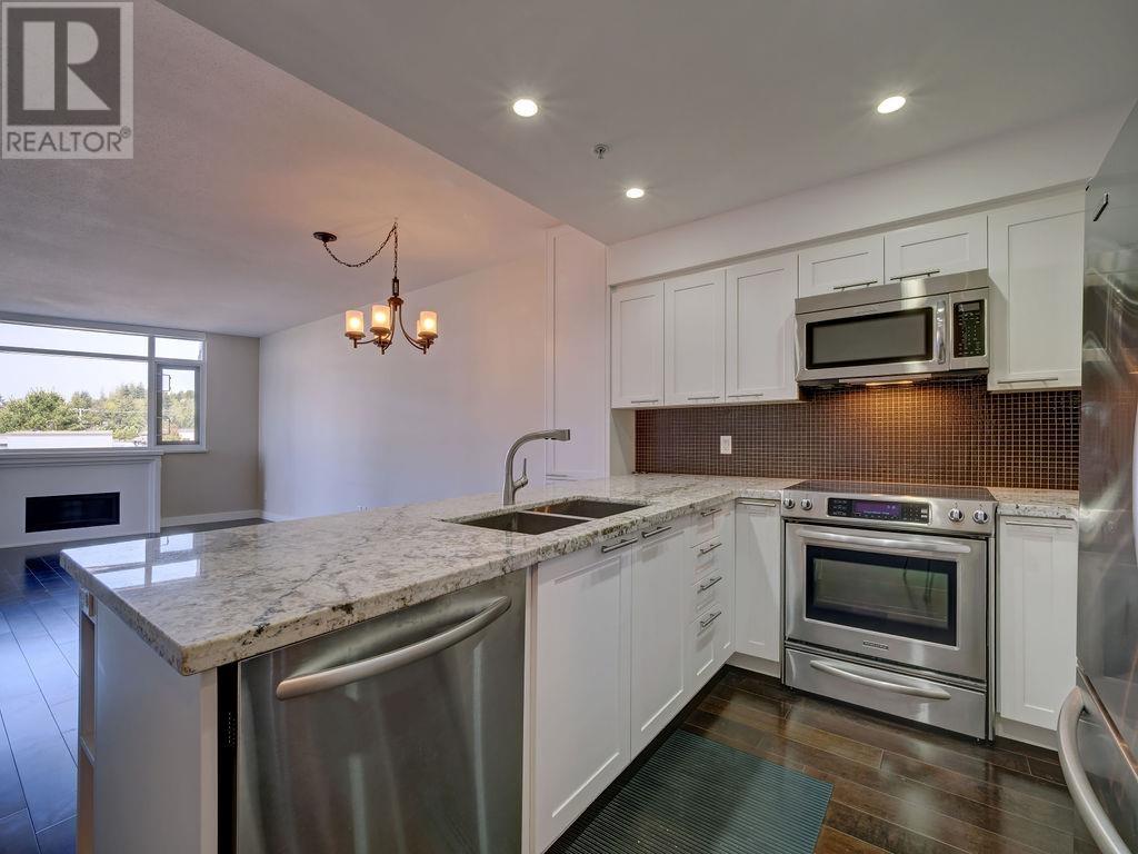 306 5665 TEREDO STREET, Sechelt