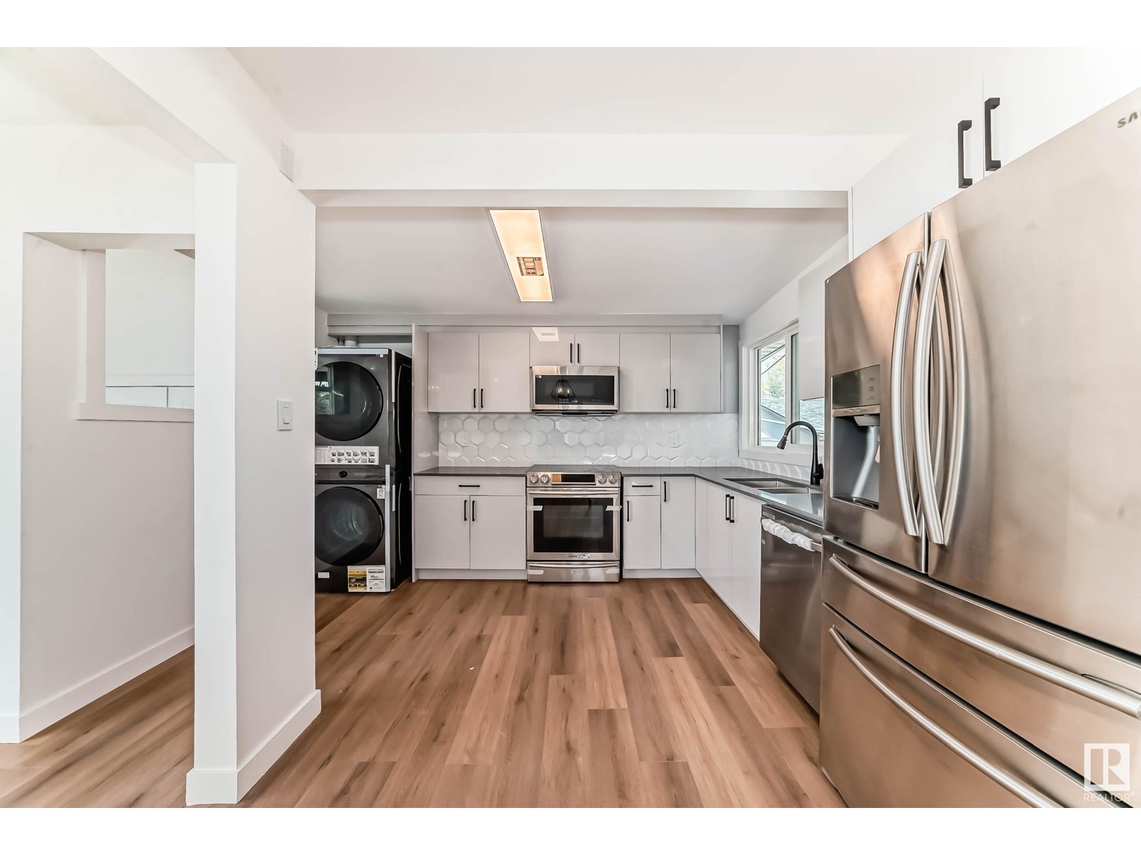 Photo 5 of 7220 152 A Ave Nw, Edmonton AB