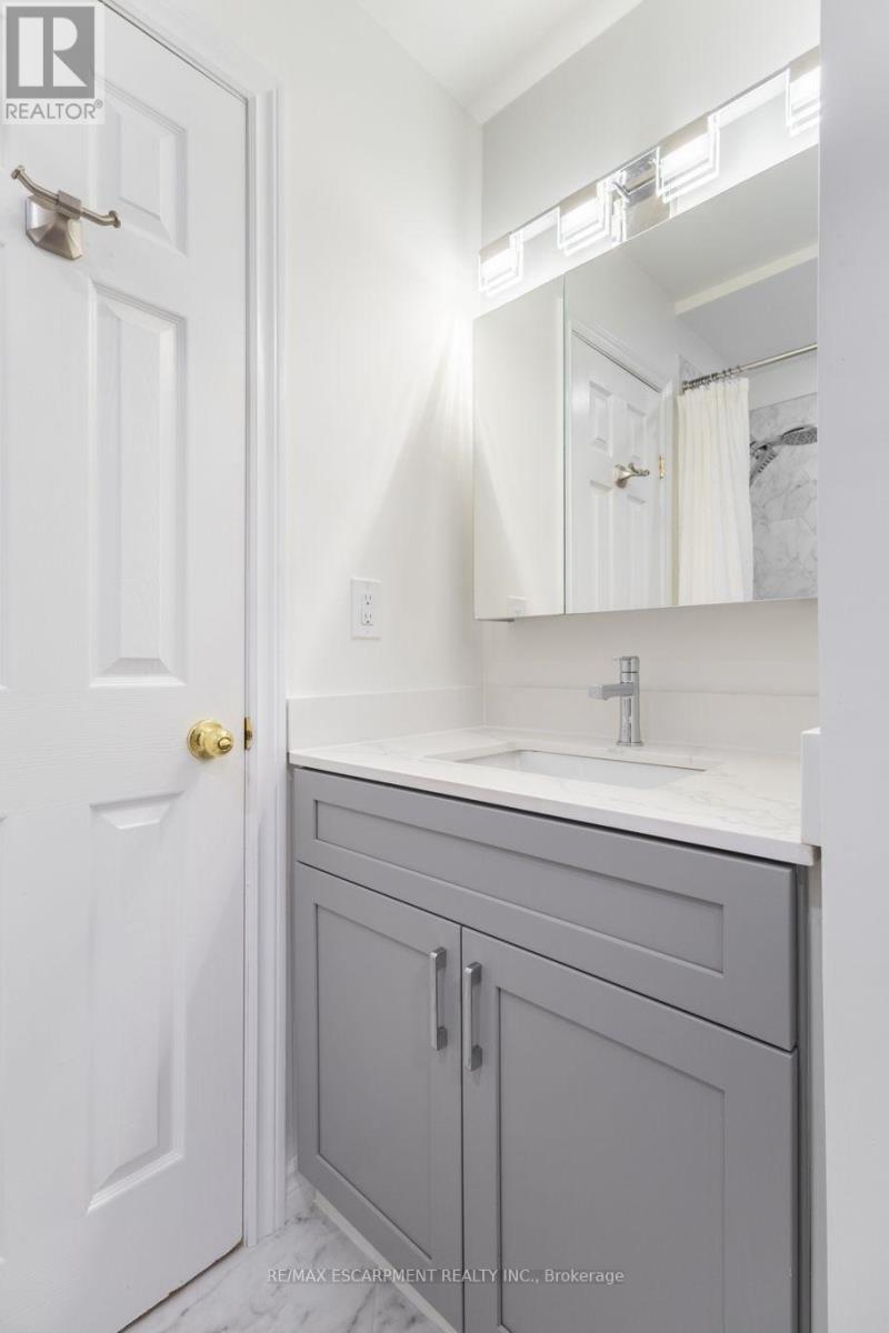 Photo 17 of 38 Locke Street S, Hamilton ON