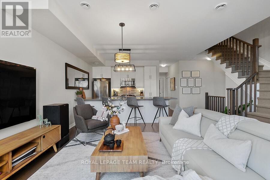Photo 6 of 270 Pembina Private, Ottawa ON