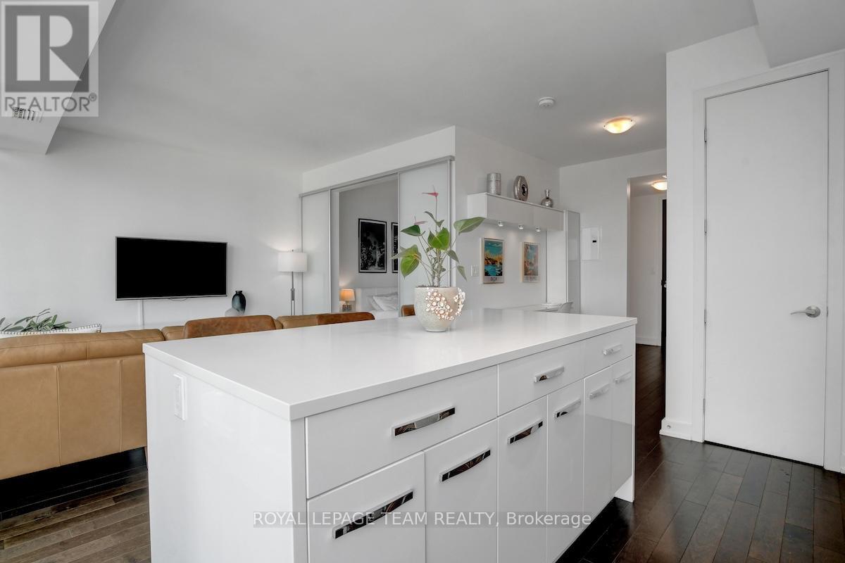 Photo 12 of 1410 111 Champagne Avenue S, Ottawa ON