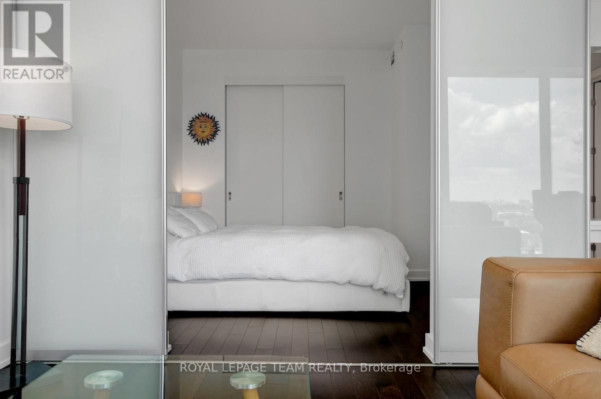 Photo 14 of 1410 111 Champagne Avenue S, Ottawa ON