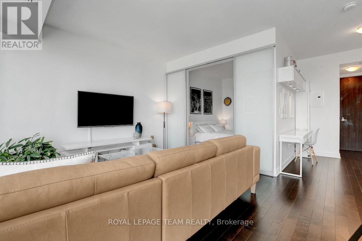 Photo 6 of 1410 111 Champagne Avenue S, Ottawa ON