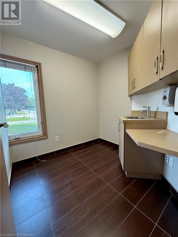Photo 12 of 906 Brant Street, Burlington ON
