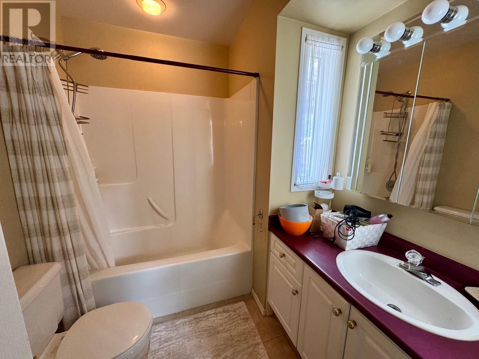 Photo 3 of 1213 Regina Street, Creston BC