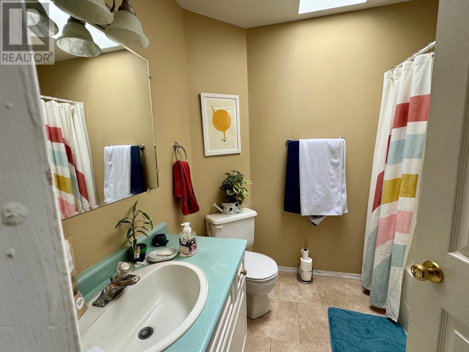 Photo 8 of 1213 Regina Street, Creston BC