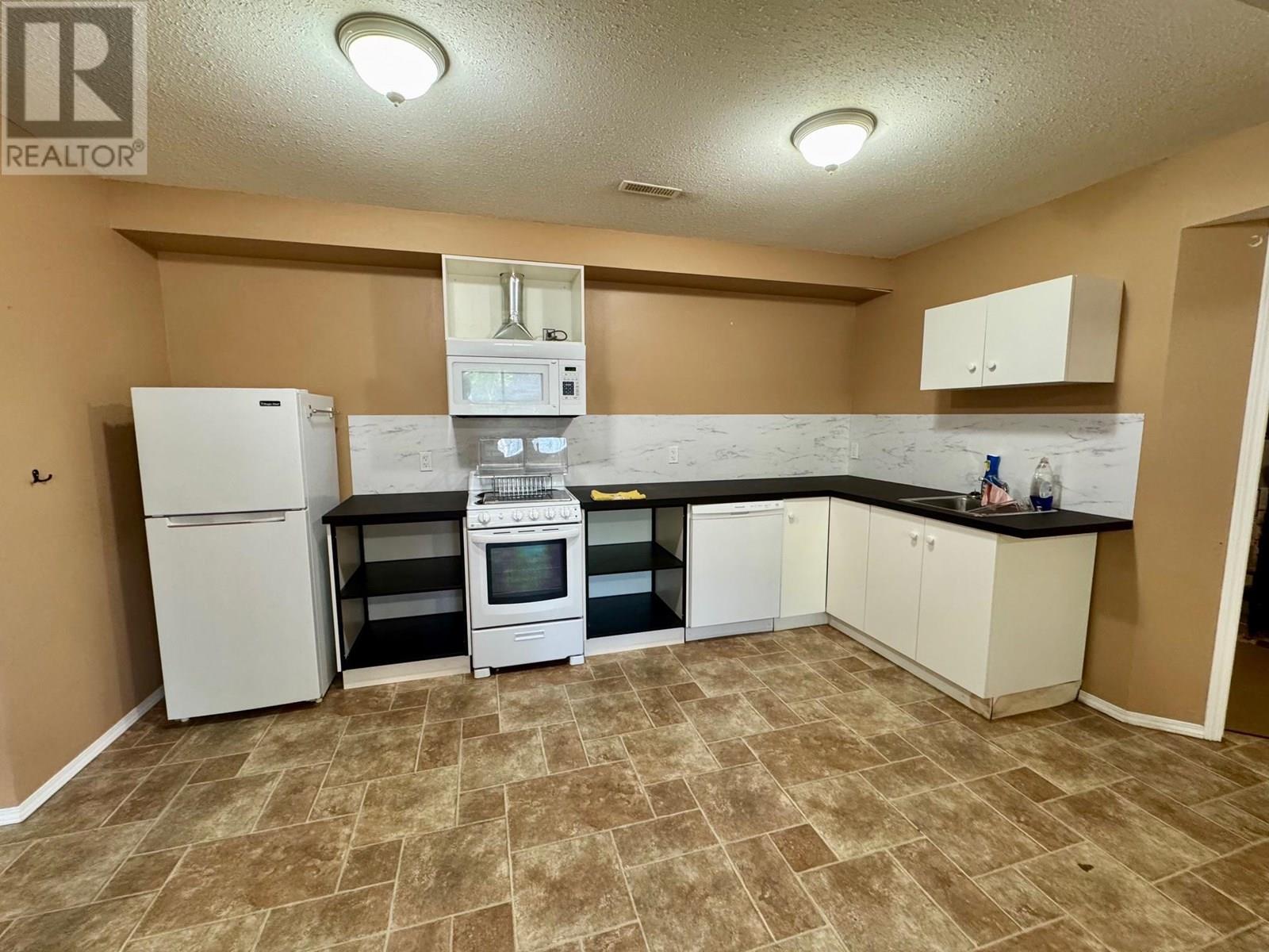 Photo 7 of 1213 Regina Street, Creston BC