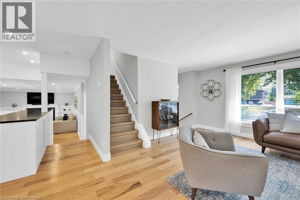 Photo 23 of 54 Driftwood Court, Grimsby ON