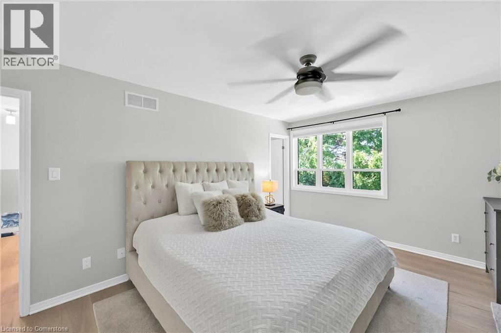 Photo 25 of 54 Driftwood Court, Grimsby ON