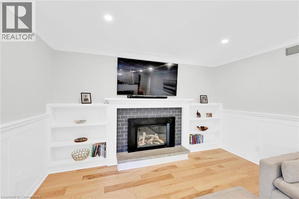 Photo 18 of 54 Driftwood Court, Grimsby ON
