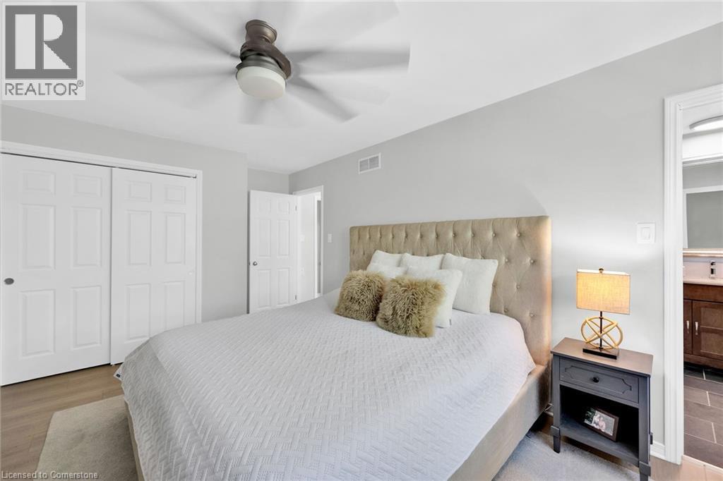Photo 26 of 54 Driftwood Court, Grimsby ON
