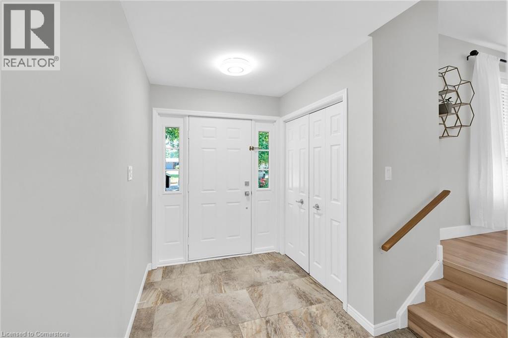 Photo 22 of 54 Driftwood Court, Grimsby ON