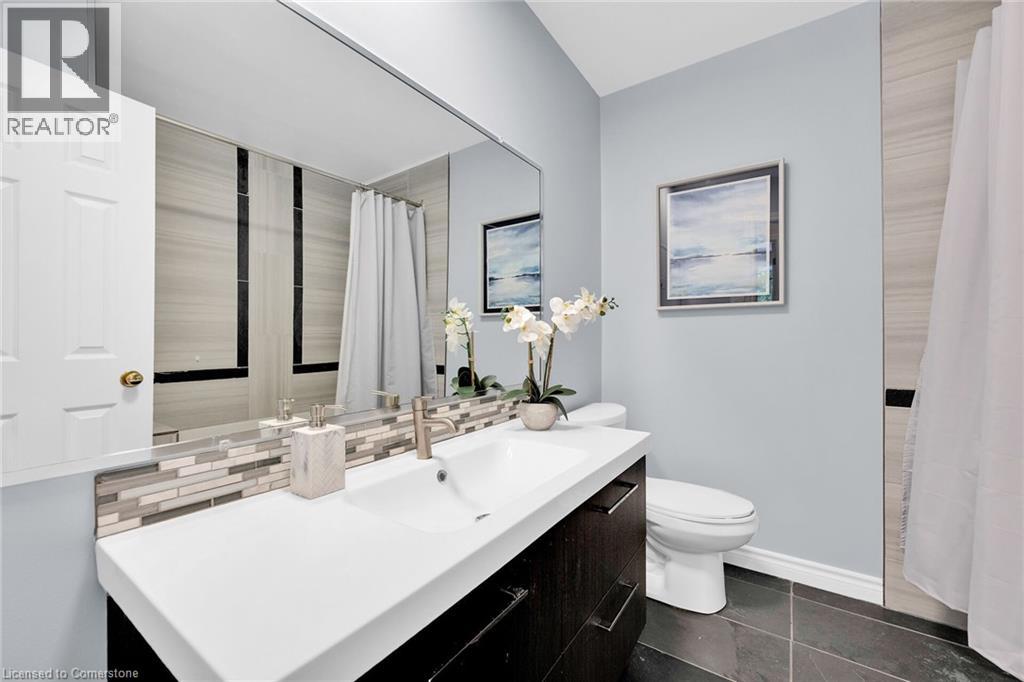 Photo 30 of 54 Driftwood Court, Grimsby ON