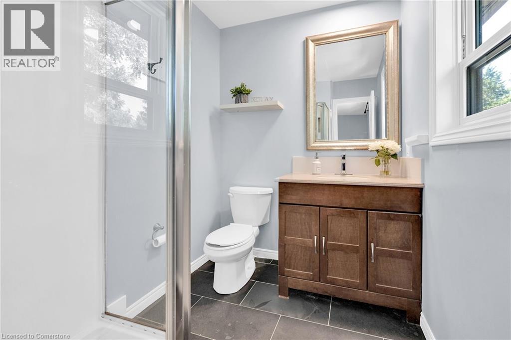 Photo 27 of 54 Driftwood Court, Grimsby ON