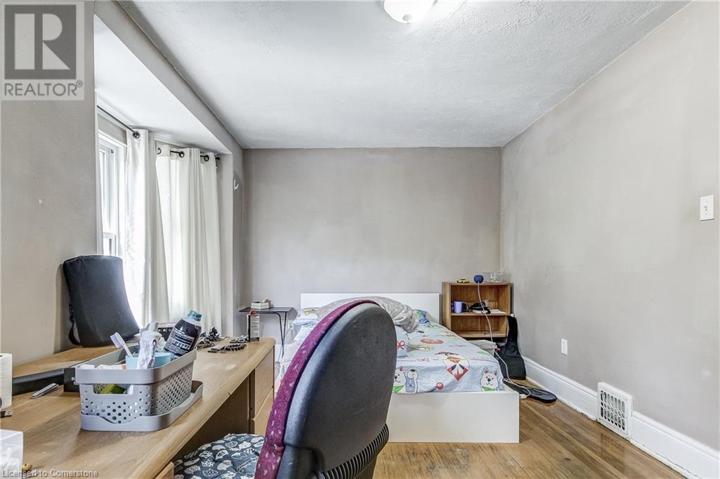 Photo 11 of 110 Dromore Crescent, Hamilton ON
