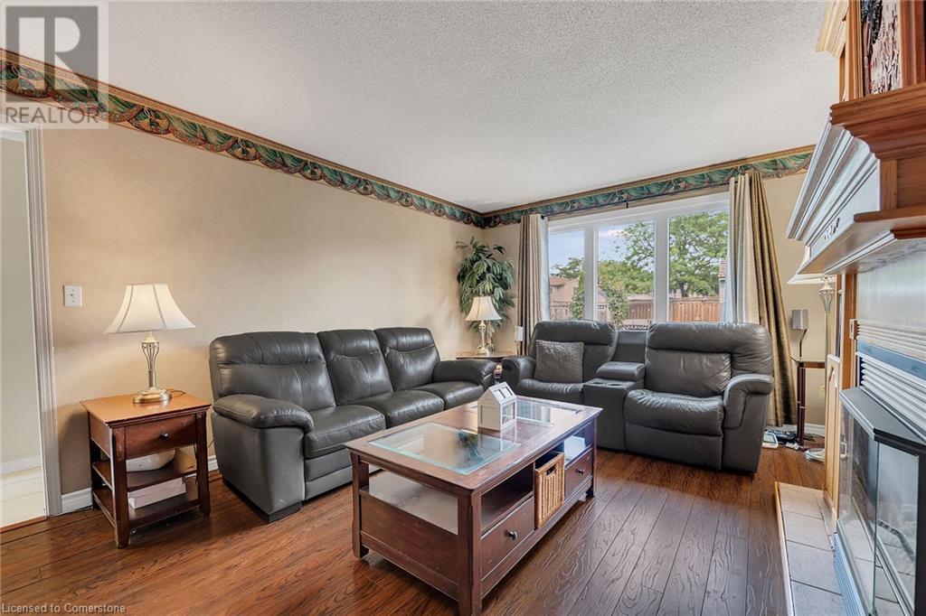 Photo 20 of 45 Dublin Drive, Hamilton ON
