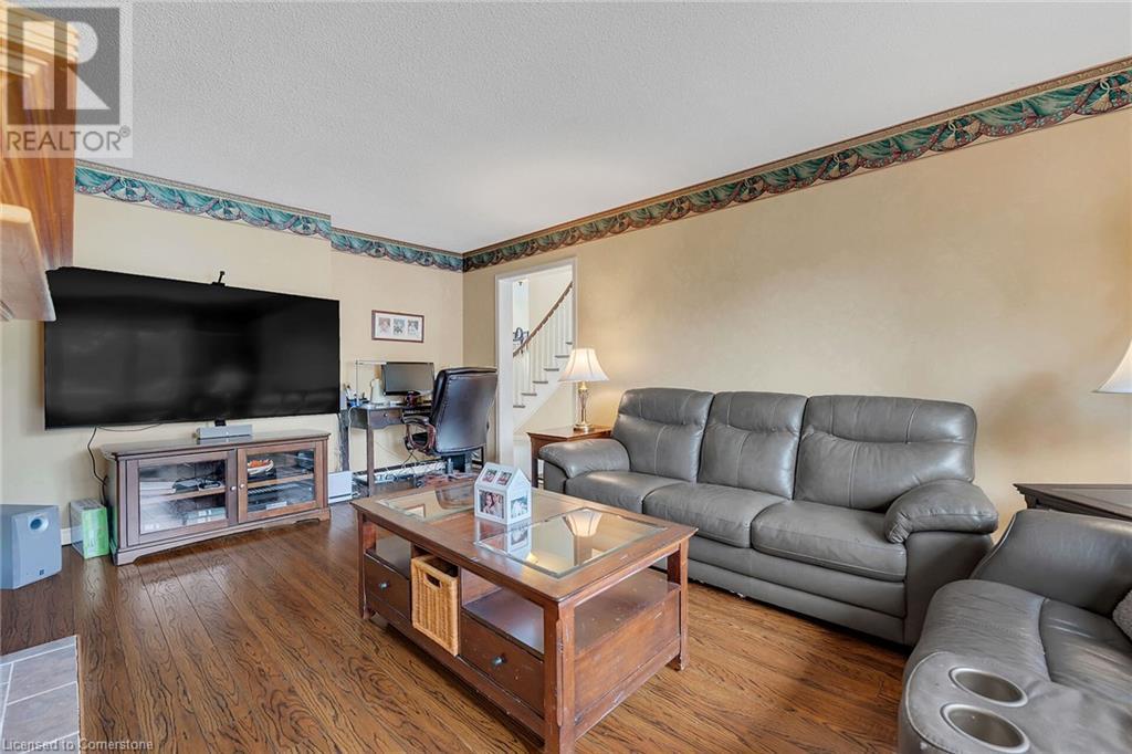 Photo 21 of 45 Dublin Drive, Hamilton ON