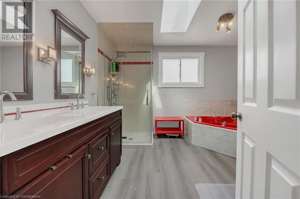 Photo 28 of 45 Dublin Drive, Hamilton ON