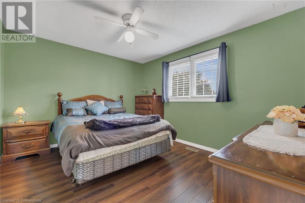 Photo 33 of 45 Dublin Drive, Hamilton ON
