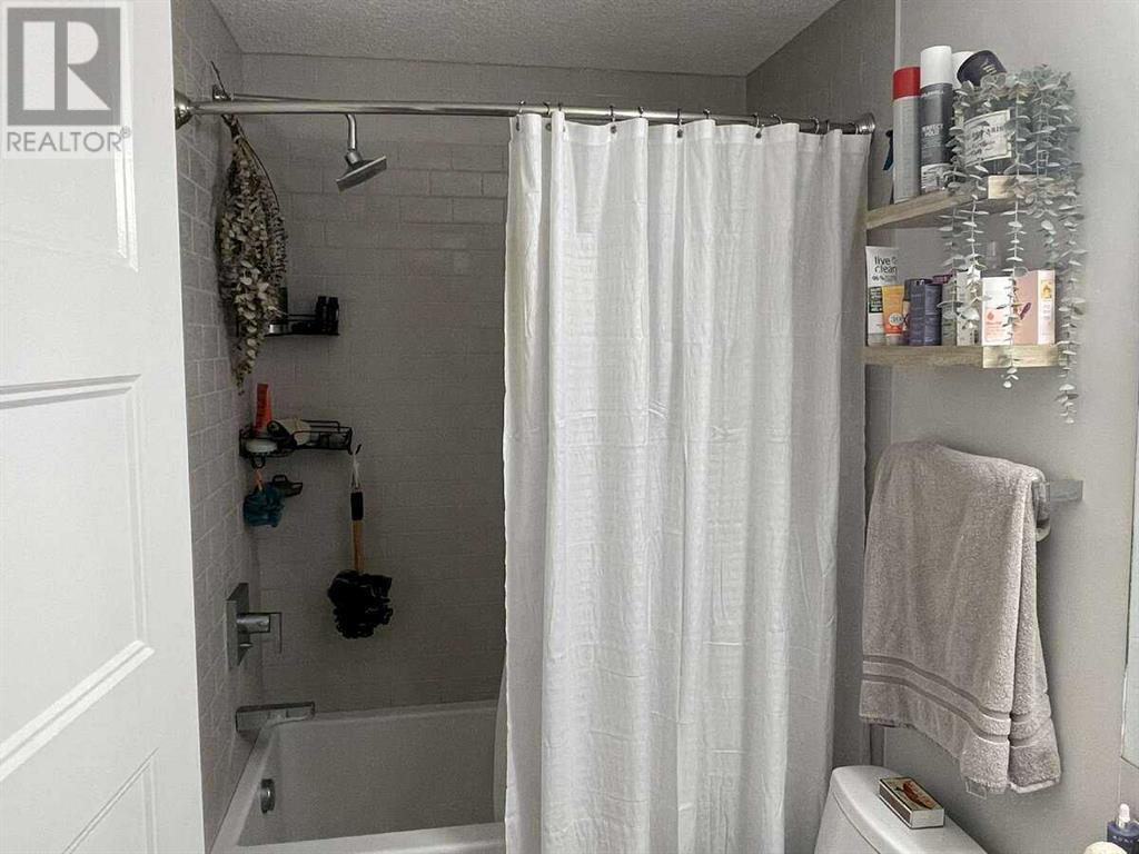 Single Family House for Sale in   Greenbriar Place NW Greenwood/Greenbriar Calgary 