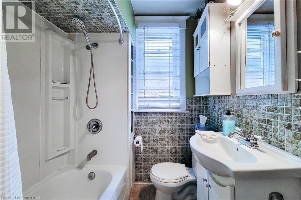 Photo 32 of 156 Park Row S, Hamilton ON