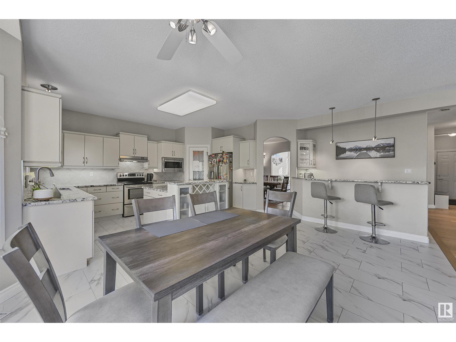 Photo 17 of 1516 Thorogood Cl Nw, Edmonton AB