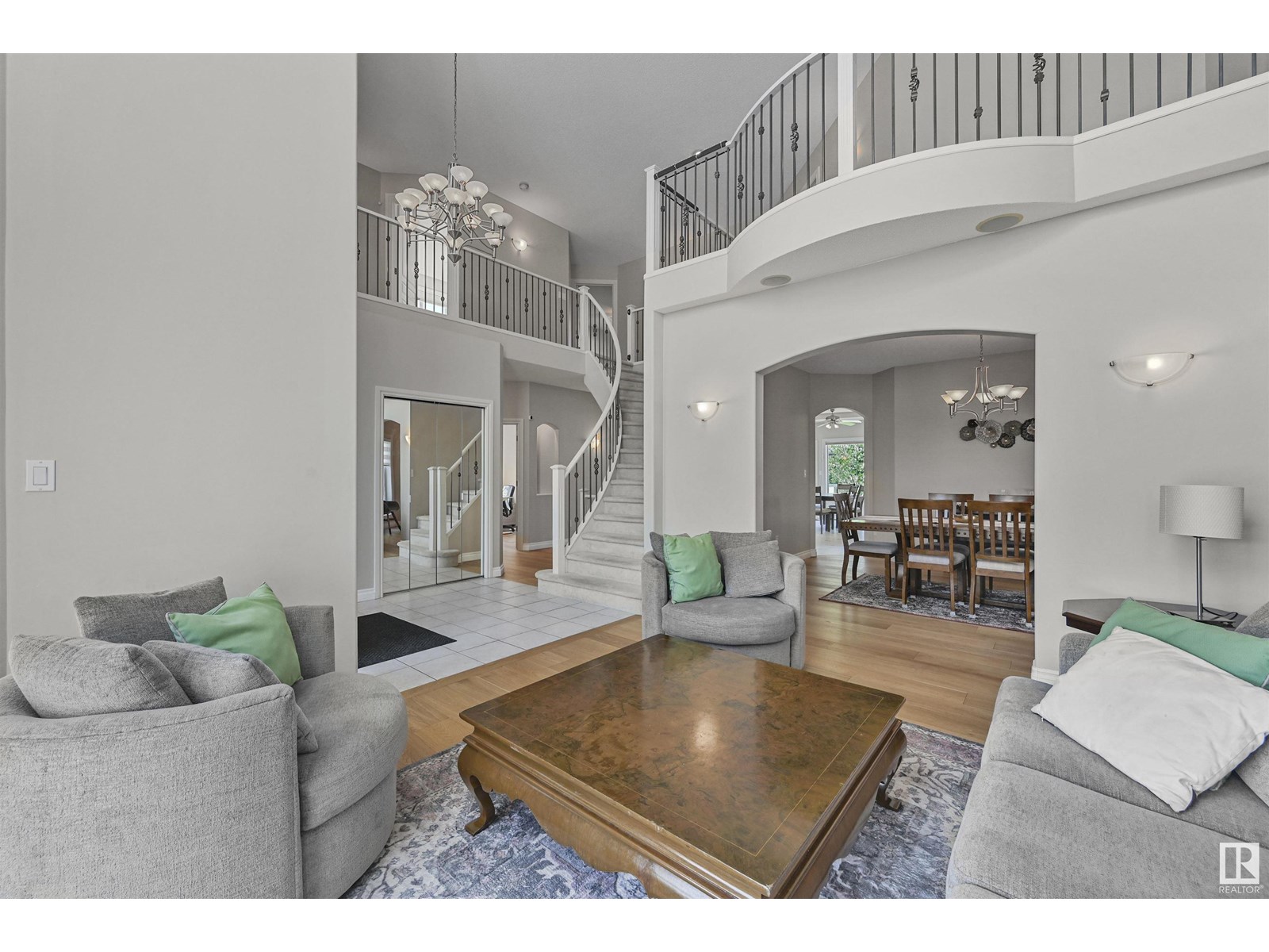 Photo 4 of 1516 Thorogood Cl Nw, Edmonton AB