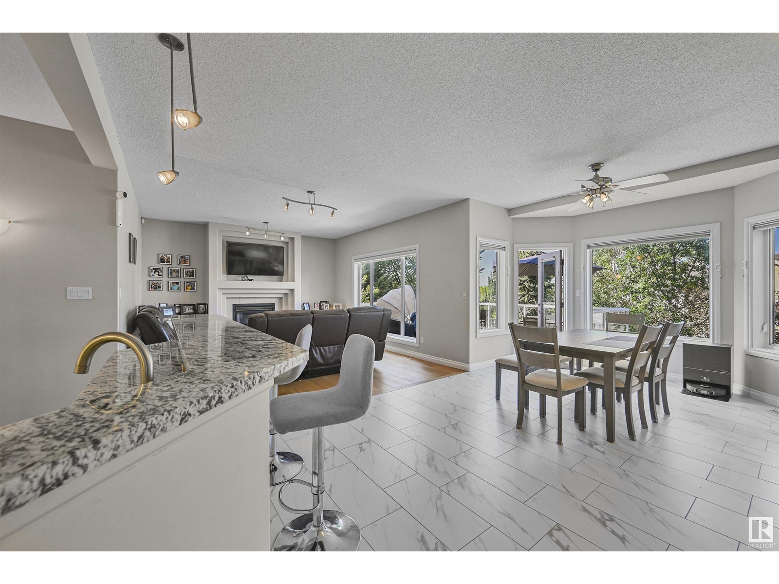 Photo 7 of 1516 Thorogood Cl Nw, Edmonton AB