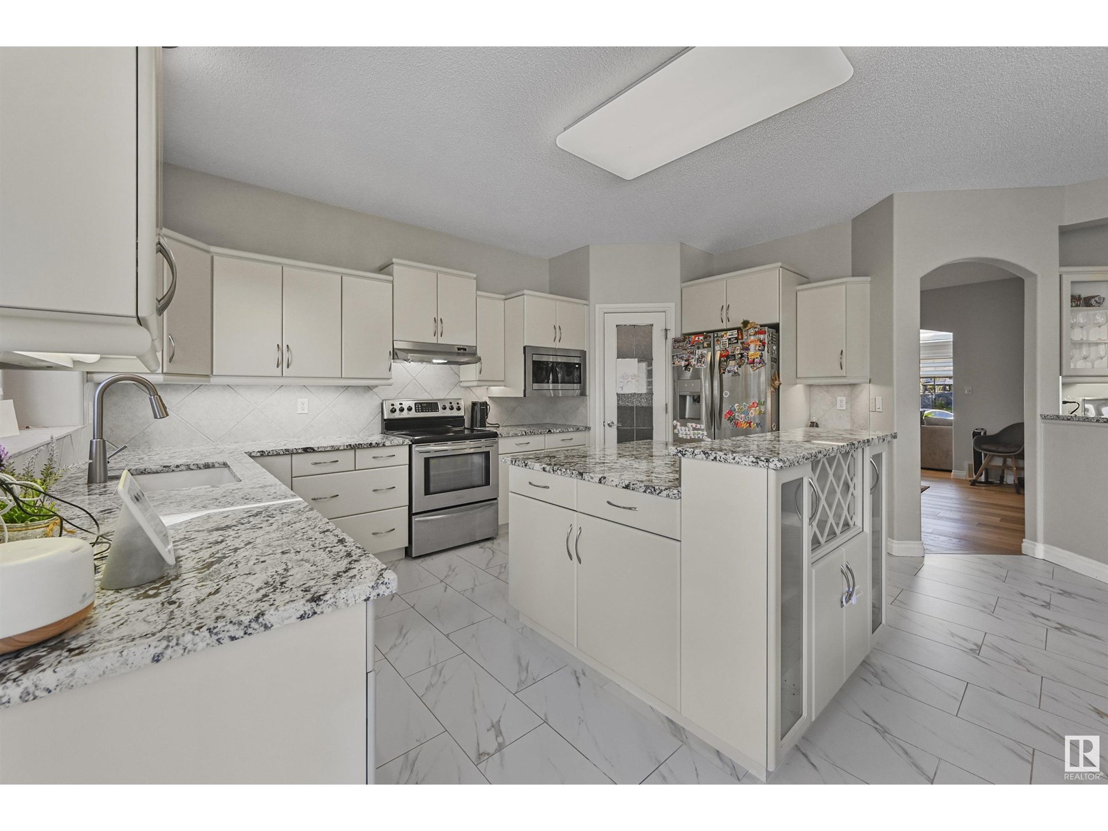 Photo 9 of 1516 Thorogood Cl Nw, Edmonton AB