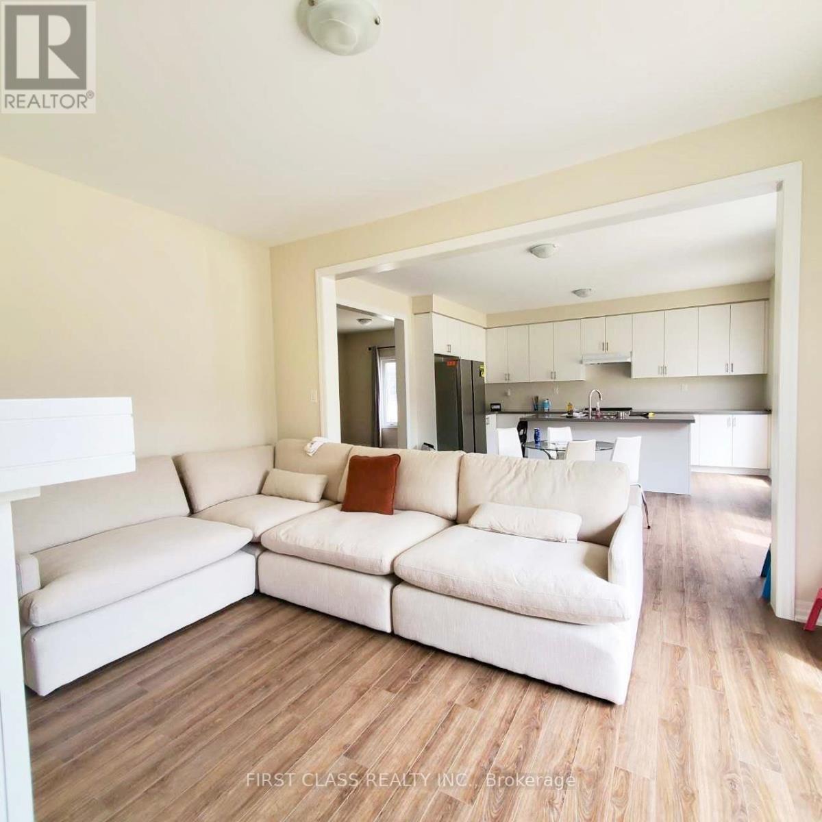 Photo 5 of 151 Danny Wheeler Boulevard, Georgina ON