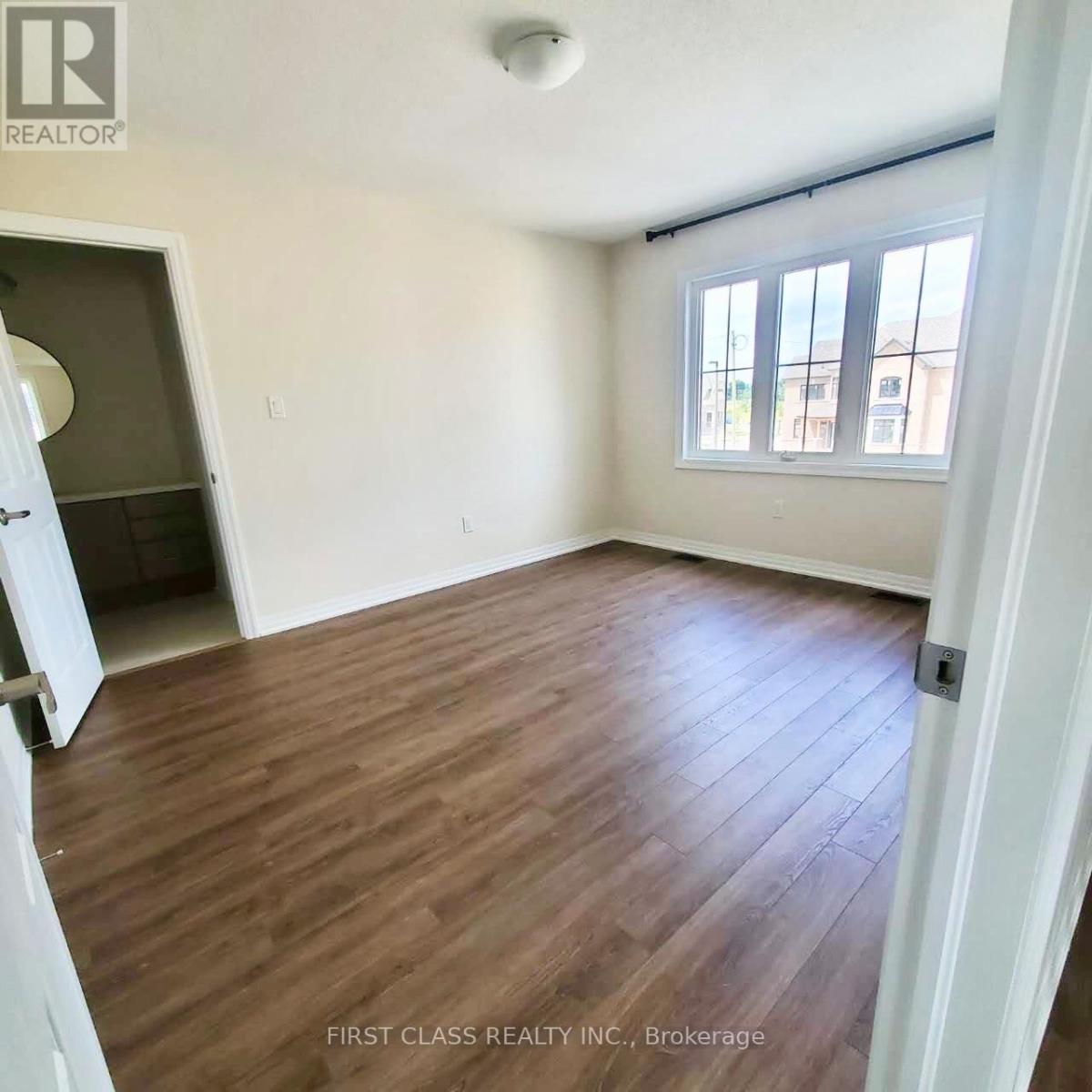 Photo 10 of 151 Danny Wheeler Boulevard, Georgina ON