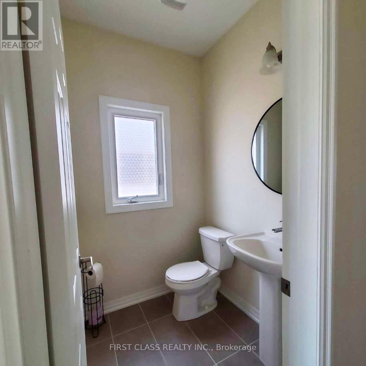 Photo 4 of 151 Danny Wheeler Boulevard, Georgina ON