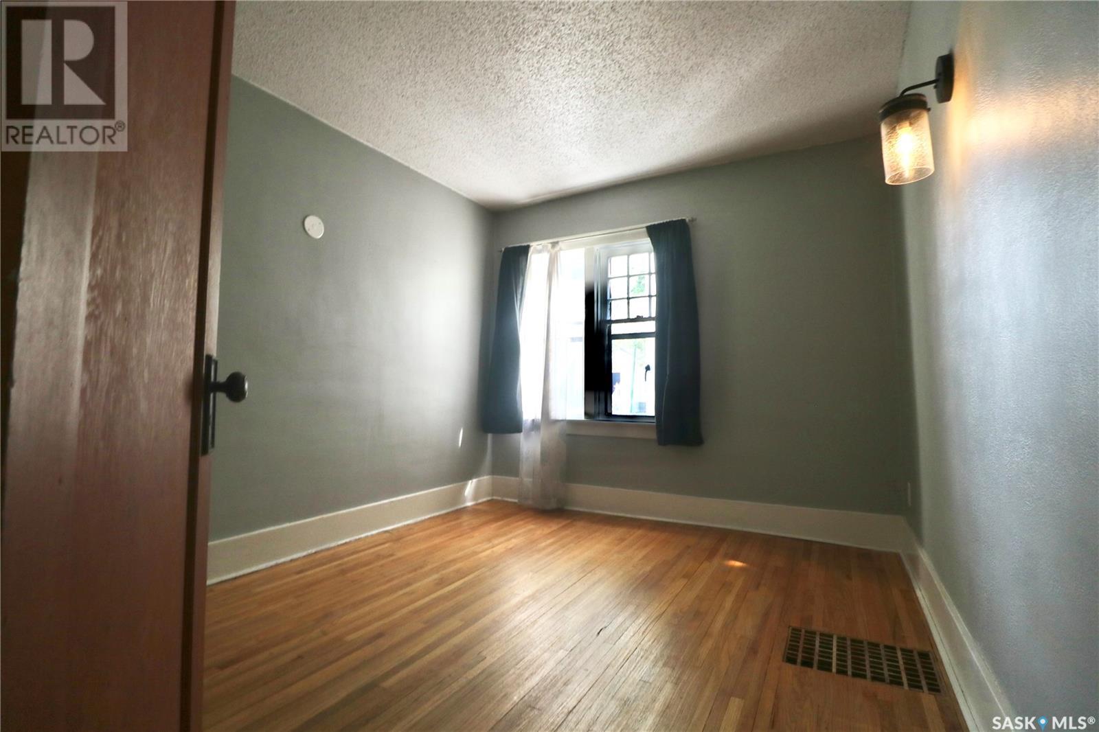 Photo 8 of 2220 Mctavish Street, Regina SK