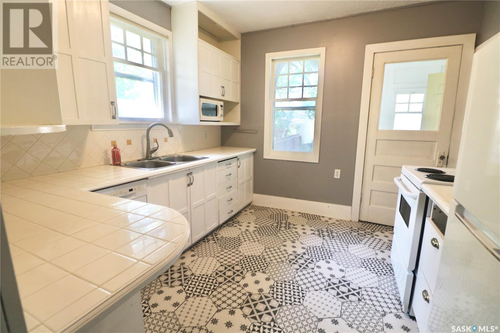 Photo 3 of 2220 Mctavish Street, Regina SK